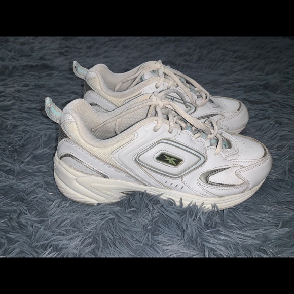 Reebok Shoes - Vintage dad sneakers!